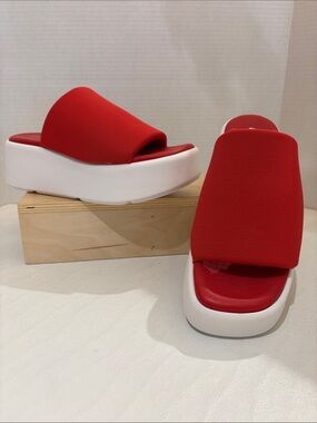 L'INTERVALLE Red Slide Platform Mules with White Sole